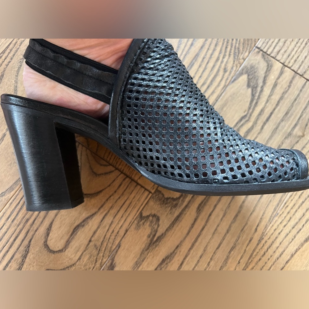 Vera Gomma Atelier perforated sandal black made in Italy 39 8.5
